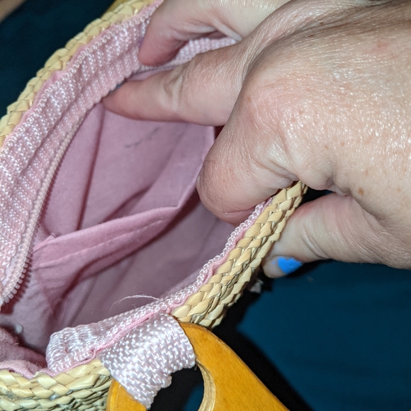 VINTAGE HAND WOVEN STRAW BAG & SALLY HANSEN PRODUC - Picture 8 of 9